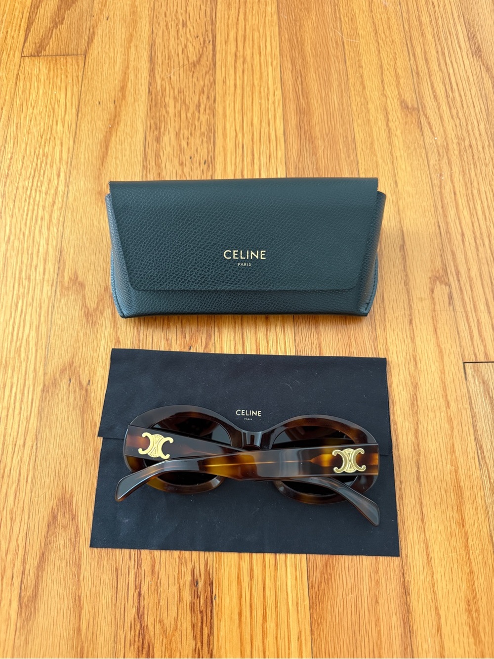 Celine Triomphe - Picture 2 of 3